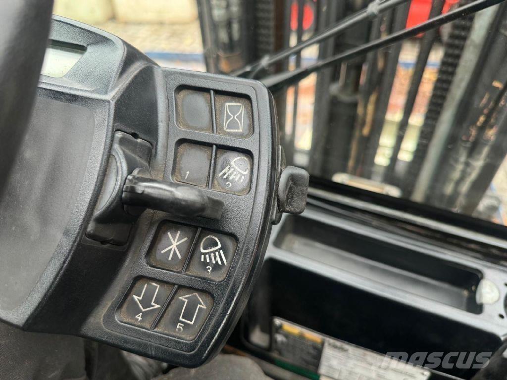 Yale GLP30VX Камиони с АГУ