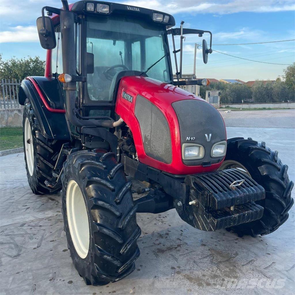 Valtra N92 Трактори