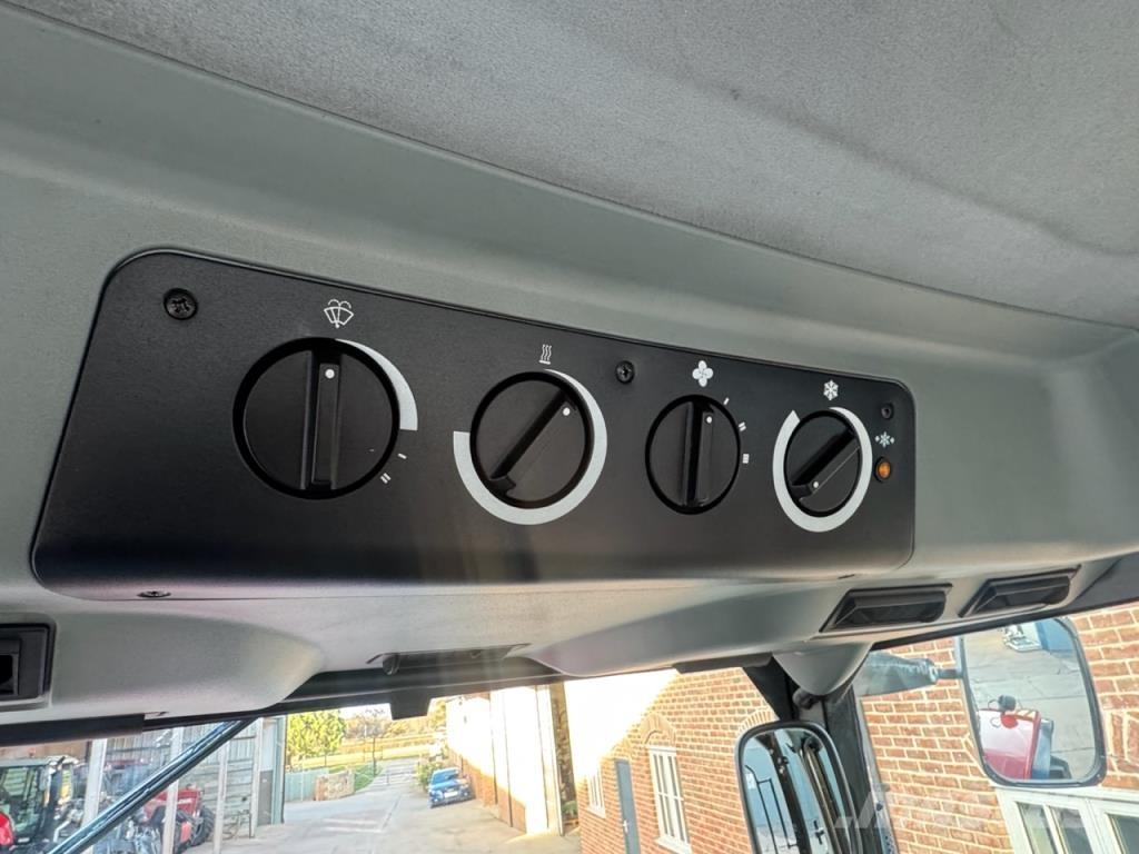 CASE MX 135 Трактори