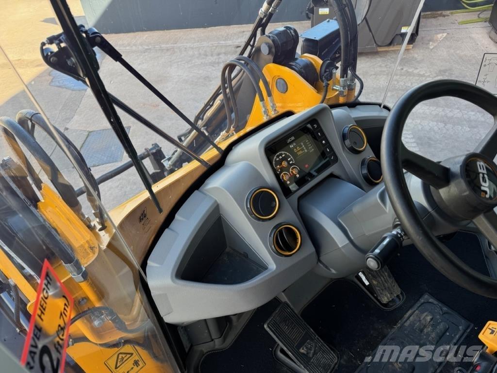 JCB 419S Трактори