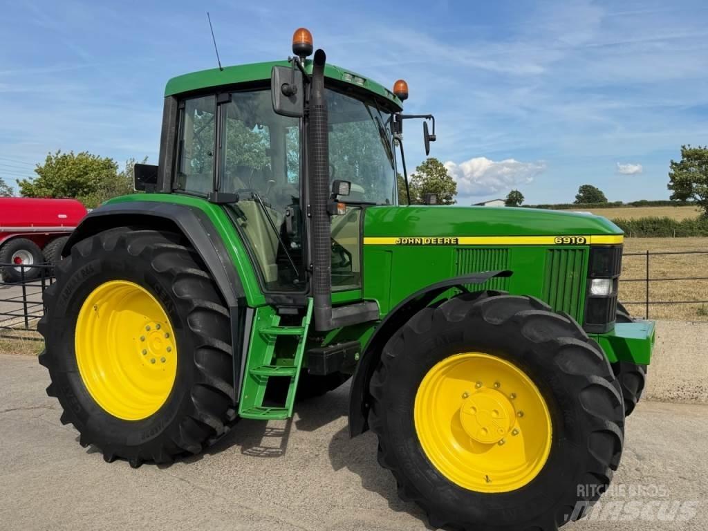 John Deere 6910 Трактори