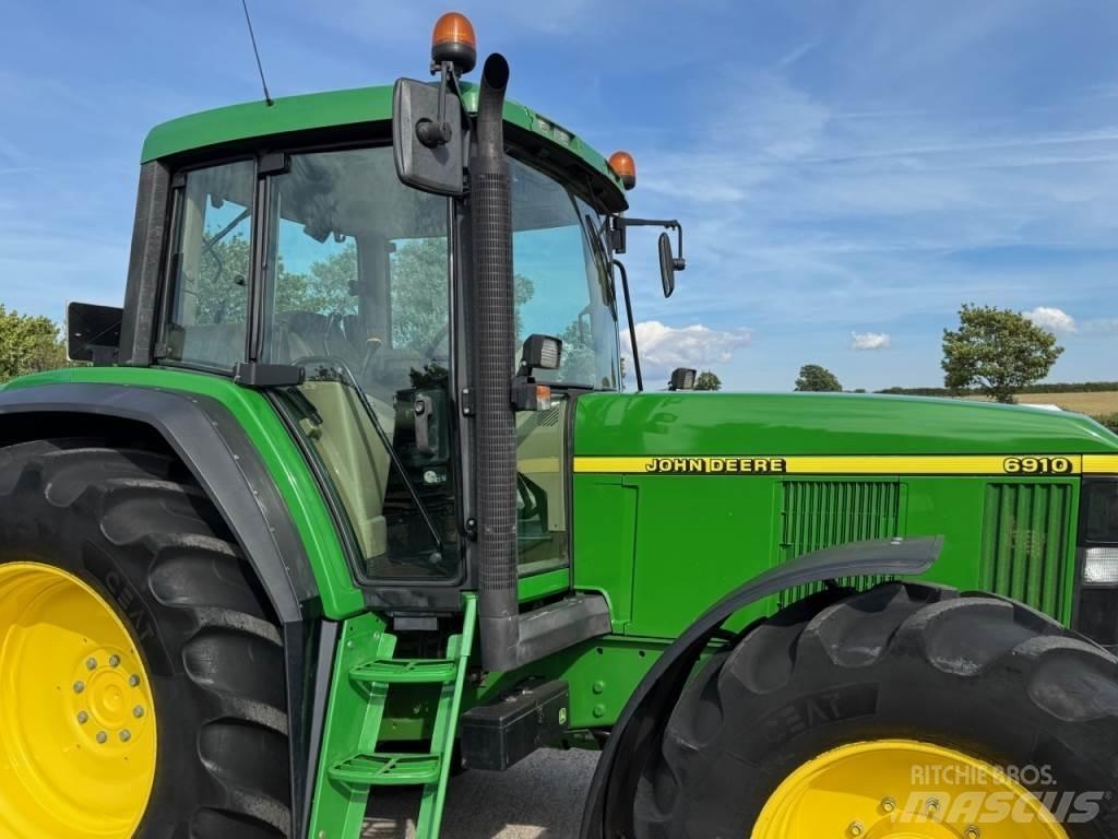 John Deere 6910 Трактори