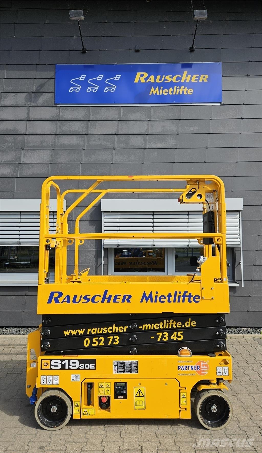 JCB S1930E Моторизирани платформи с ремарке