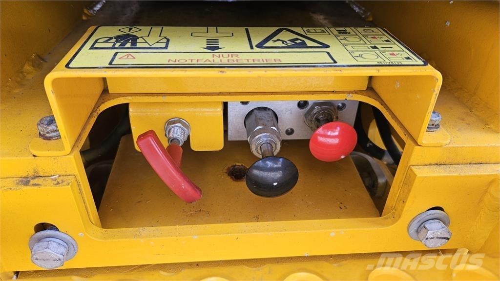 JCB S1930E Моторизирани платформи с ремарке