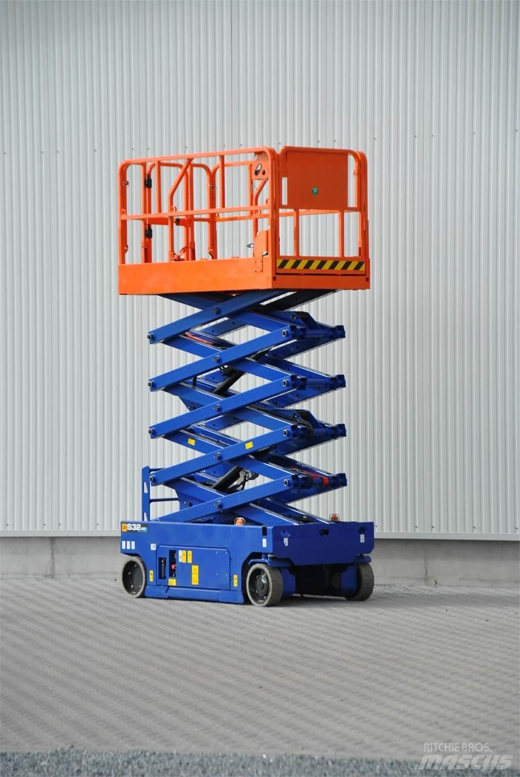 JCB S3246E ED Ножични работни платформи