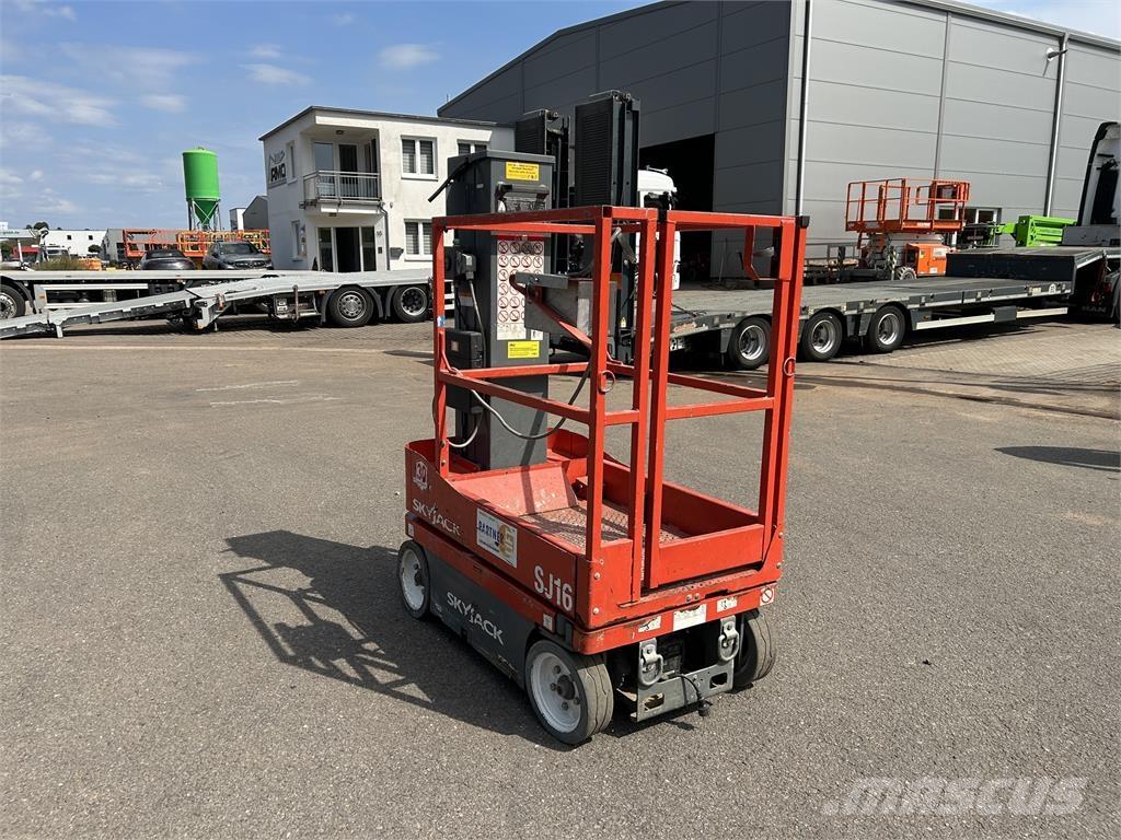 SkyJack SJ16 Компактни самоходни стрелови подемници
