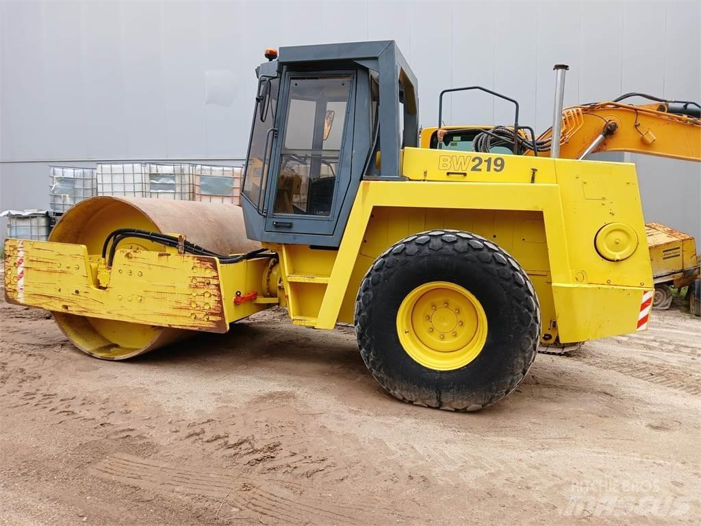 Bomag BW219D-2 Двойни барабанни ролки
