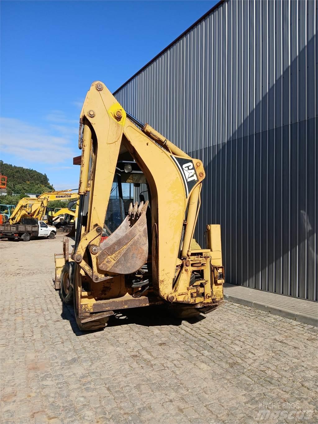 CAT 428B Товарач със заден ексватор