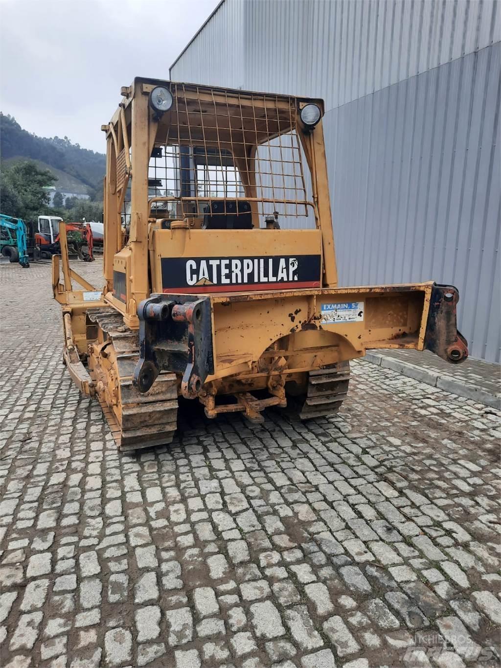 CAT D4E Тръбополагащи булдозери