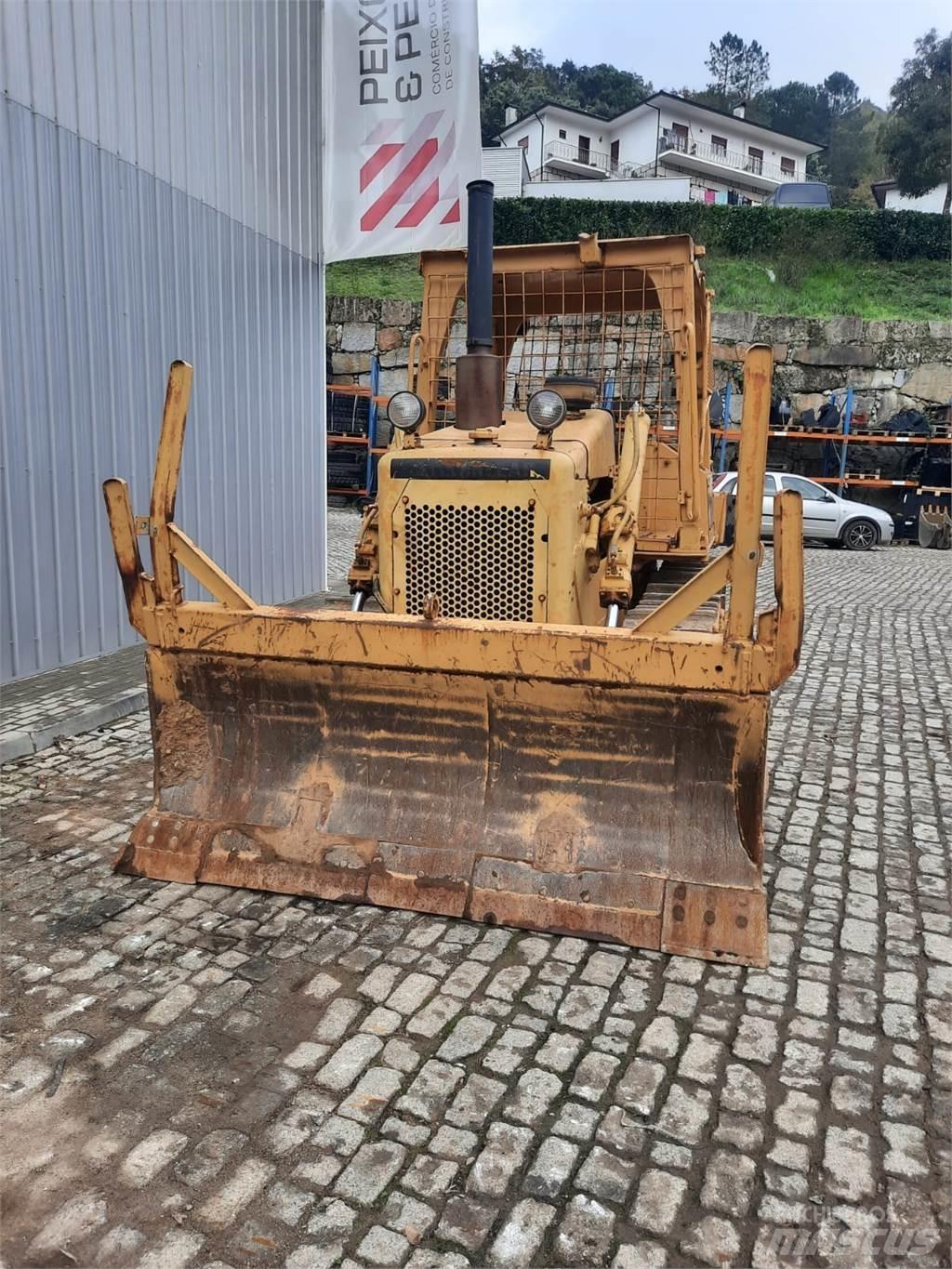 CAT D4E Тръбополагащи булдозери