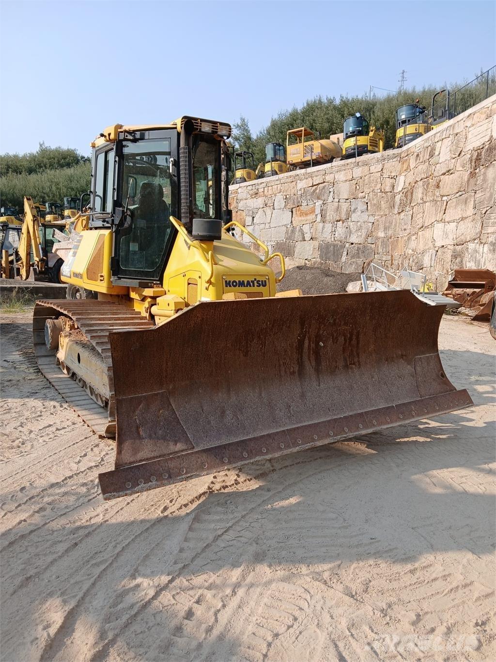 Komatsu D51PXI-22 Тръбополагащи булдозери