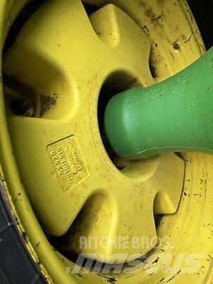 John Deere 7930 Трактори
