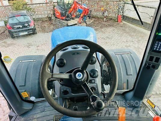 New Holland T8040 Трактори