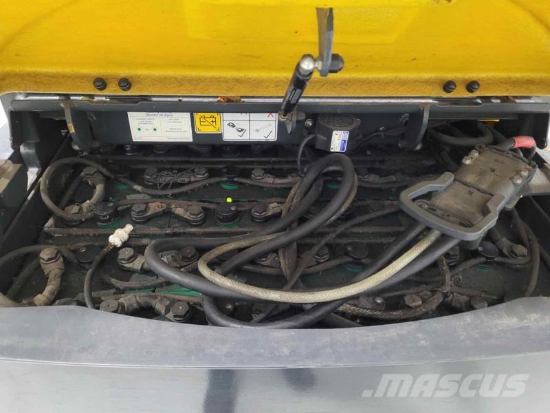 Aisle-Master AM20SE Високоповдигачи за работа в тесни коридори