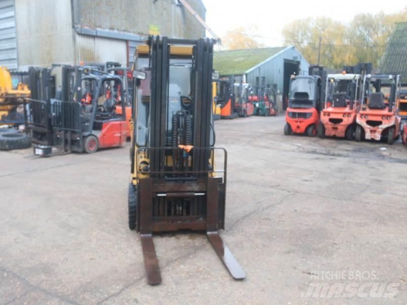 CAT GC30 Камиони с АГУ
