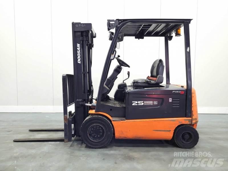 Doosan B25X-5 Електрически вилични кари-повдигачи