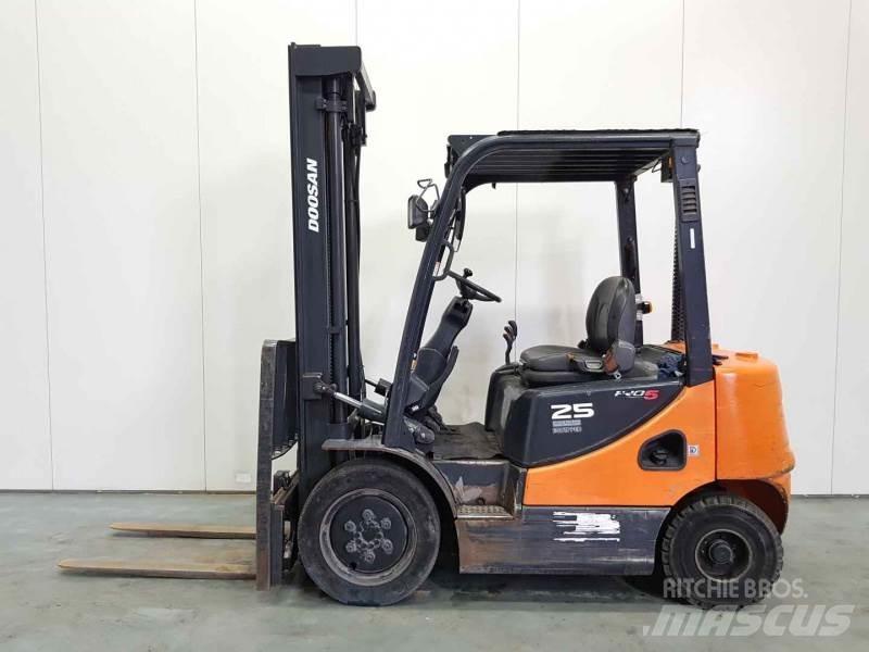 Doosan D25S-5 Дизелови камиони