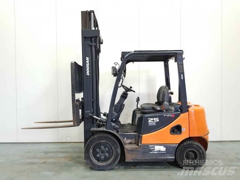 Doosan D25S-5 Дизелови камиони