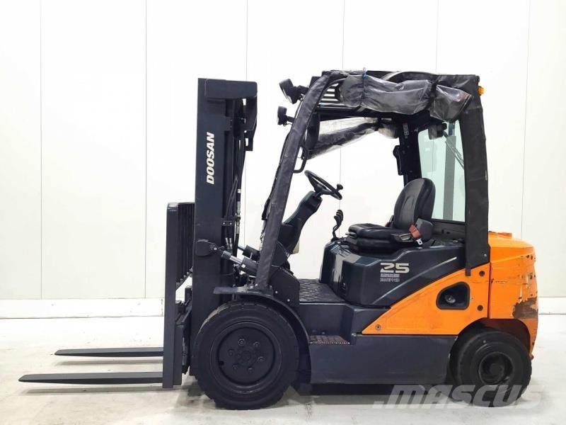 Doosan D25S-7 Дизелови камиони