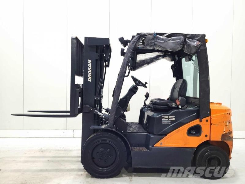 Doosan D25S-7 Дизелови камиони