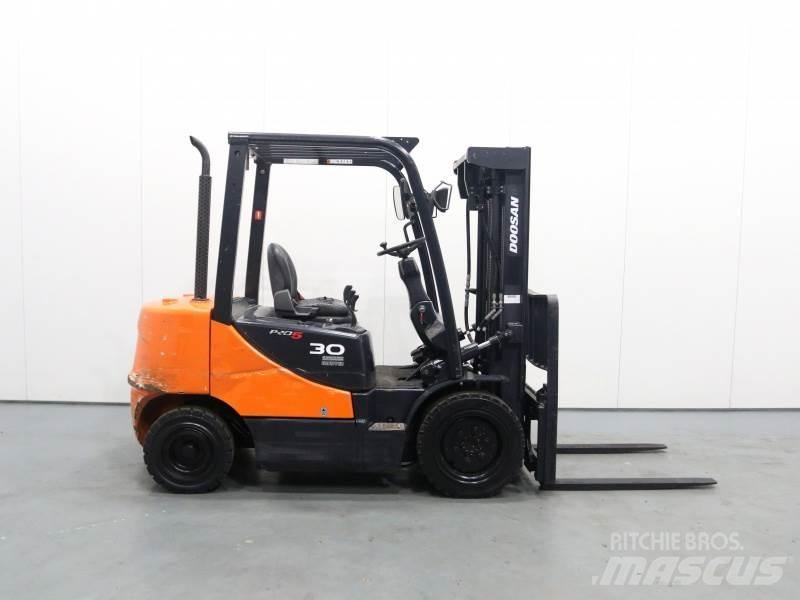 Doosan D30S-5 Дизелови камиони