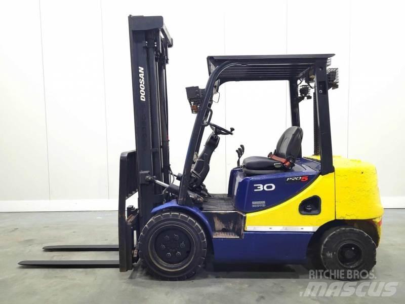 Doosan D30S-5 Дизелови камиони