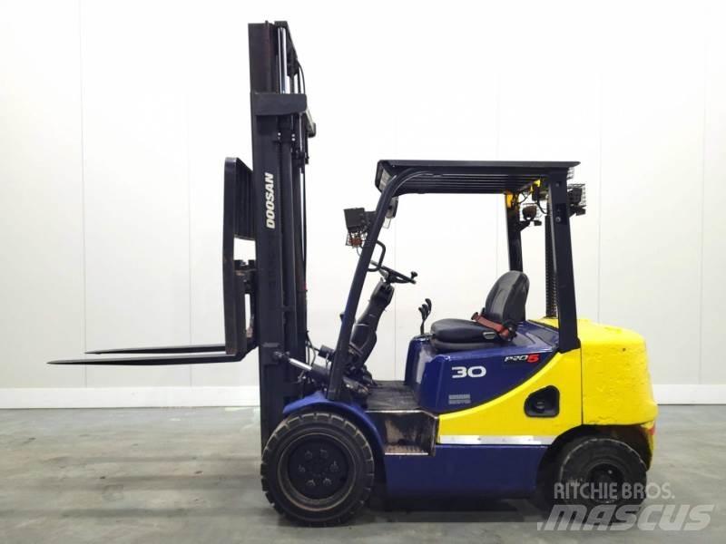 Doosan D30S-5 Дизелови камиони