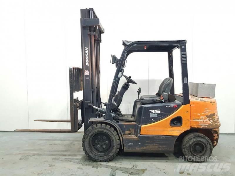 Doosan D35C-5 Дизелови камиони