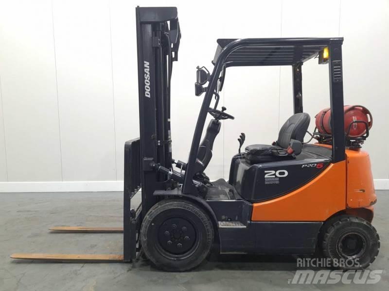 Doosan G20 Камиони с АГУ