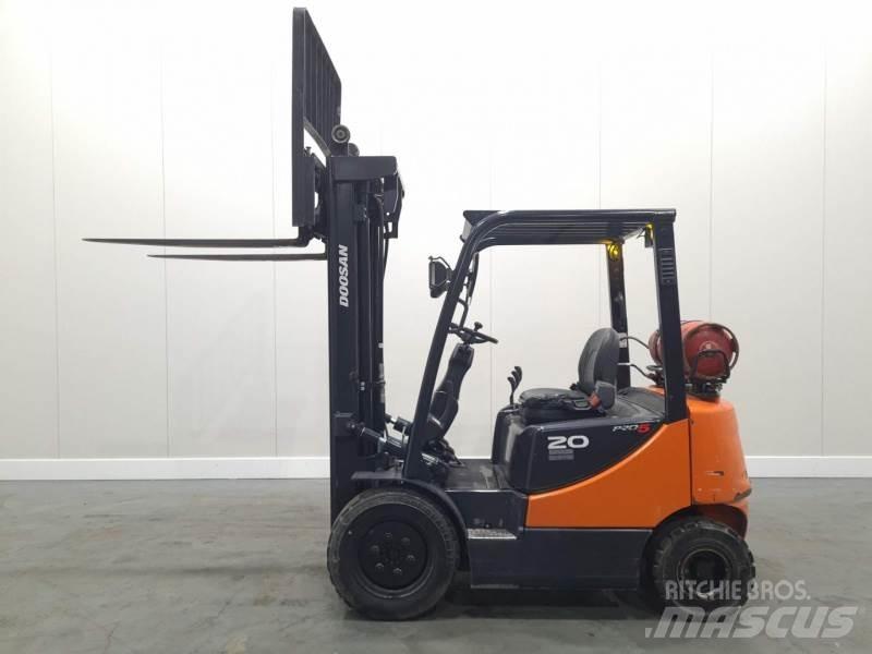 Doosan G20 Камиони с АГУ