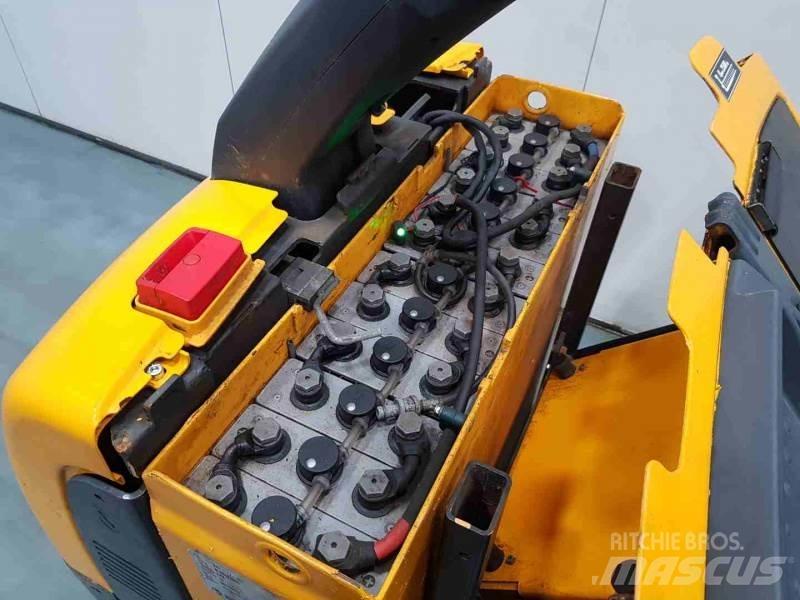 Jungheinrich ECE220 XL Машини за комисиониране средноповдигачи