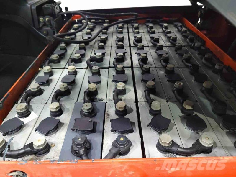 Linde E30-01 Електрически вилични кари-повдигачи