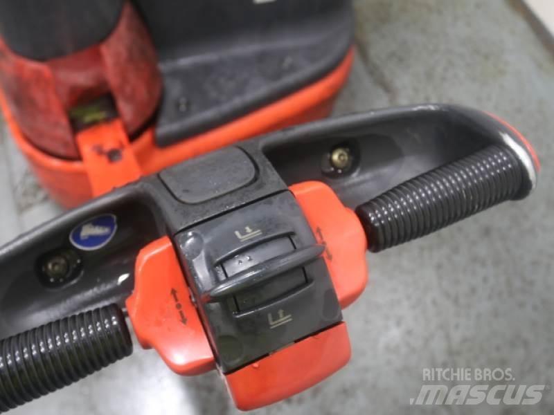 Linde L10 379 Ръчни палетни товарачи