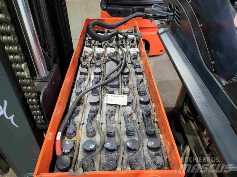 Linde R16SN-12 Ретрак/ Високоповдигач с изместване на вилката напред