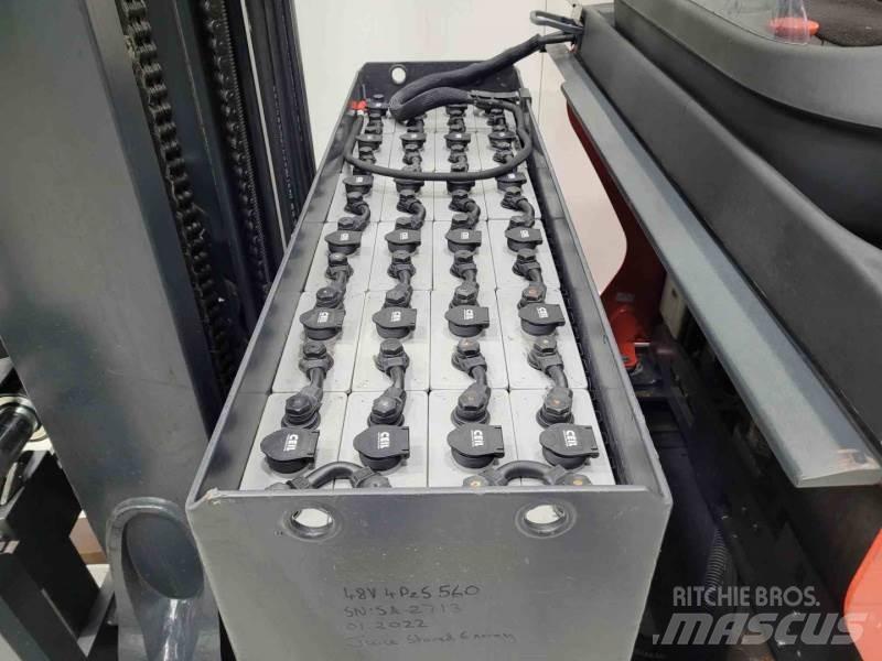 Linde R20-01 Ретрак/ Високоповдигач с изместване на вилката напред