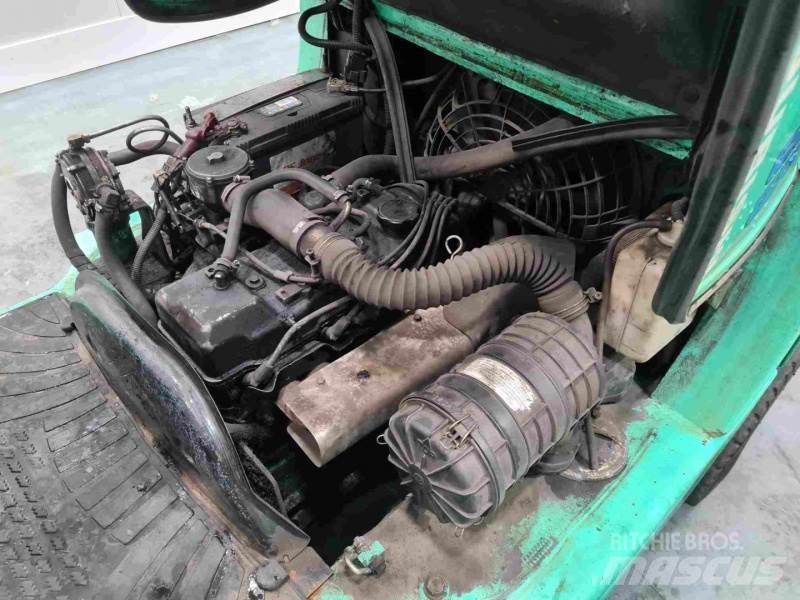 Mitsubishi FG35K Камиони с АГУ