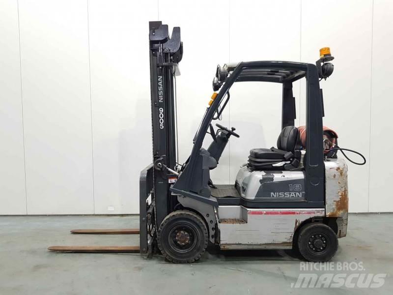 Nissan P1D1A18LQ Камиони с АГУ