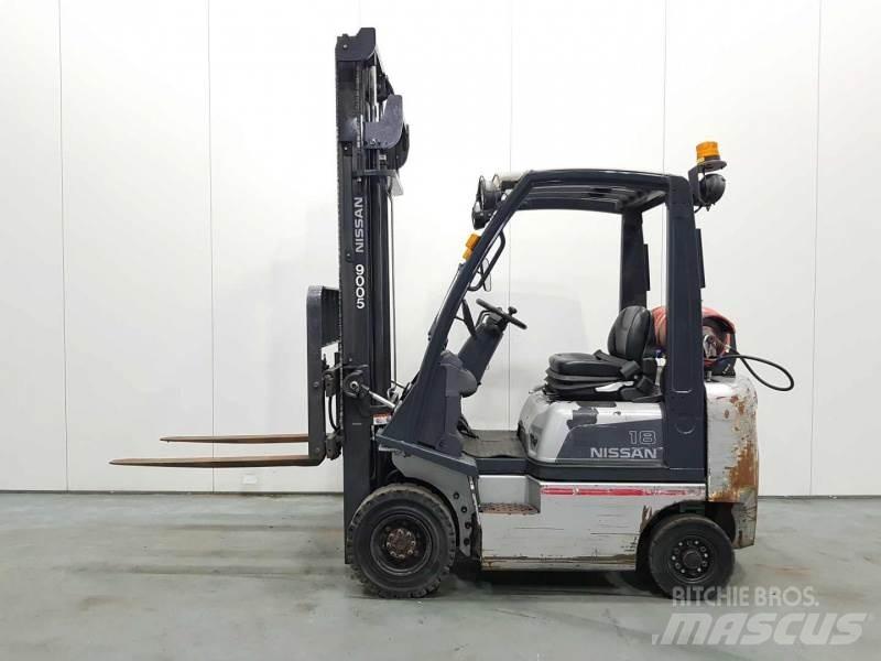Nissan P1D1A18LQ Камиони с АГУ