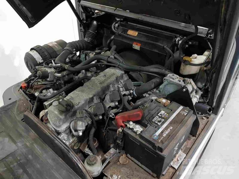 Nissan P1D1A18LQ Камиони с АГУ