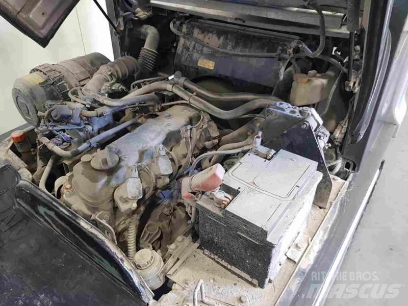 Nissan U1D272520 Камиони с АГУ