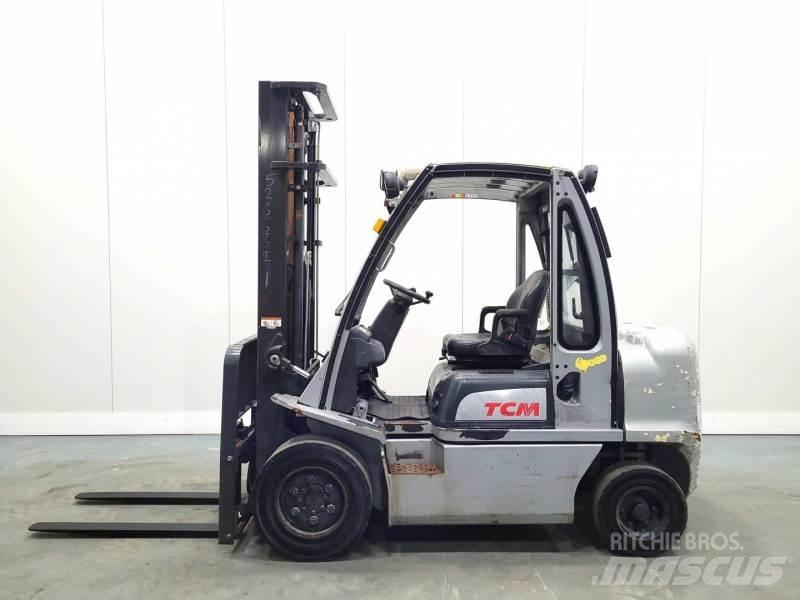 Nissan YG1D2A32H Дизелови камиони