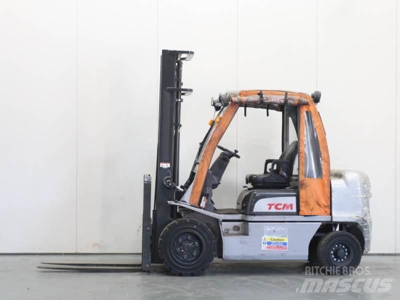 Nissan YG1D2A32H Дизелови камиони