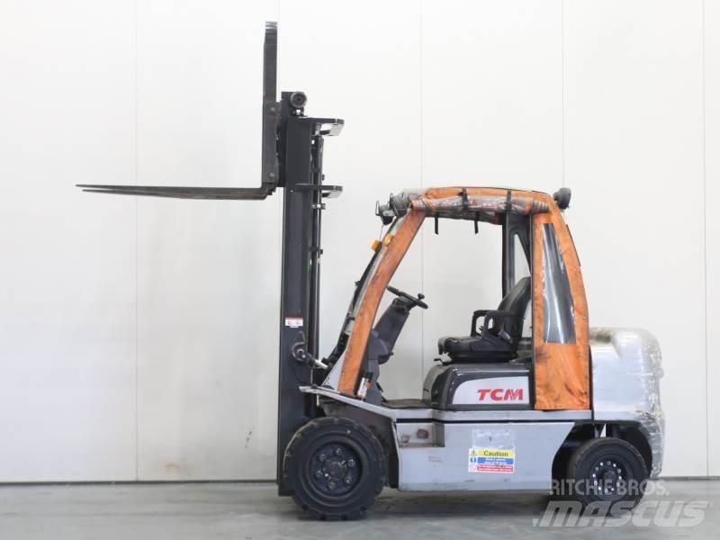 Nissan YG1D2A32H Дизелови камиони
