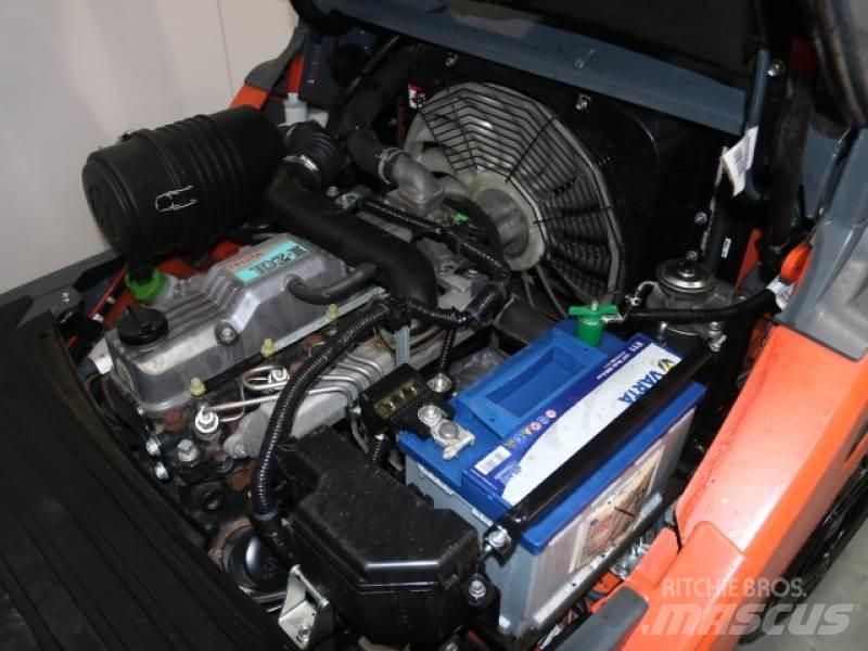 Toyota 02-8FDF30 Дизелови камиони