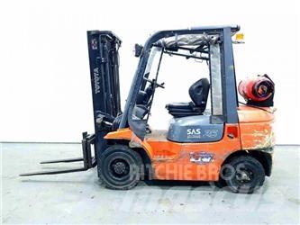 Toyota 42-7FGF25 Камиони с АГУ