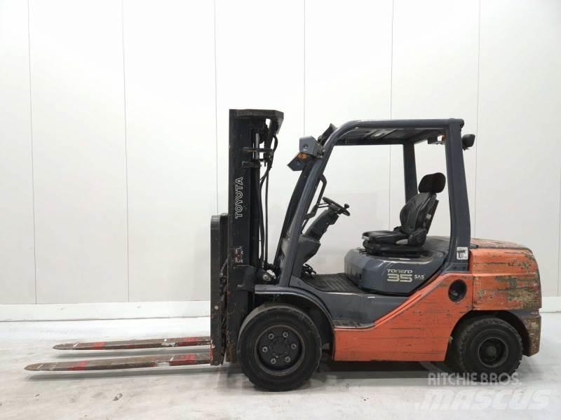 Toyota 52-8FDJF35 Дизелови камиони