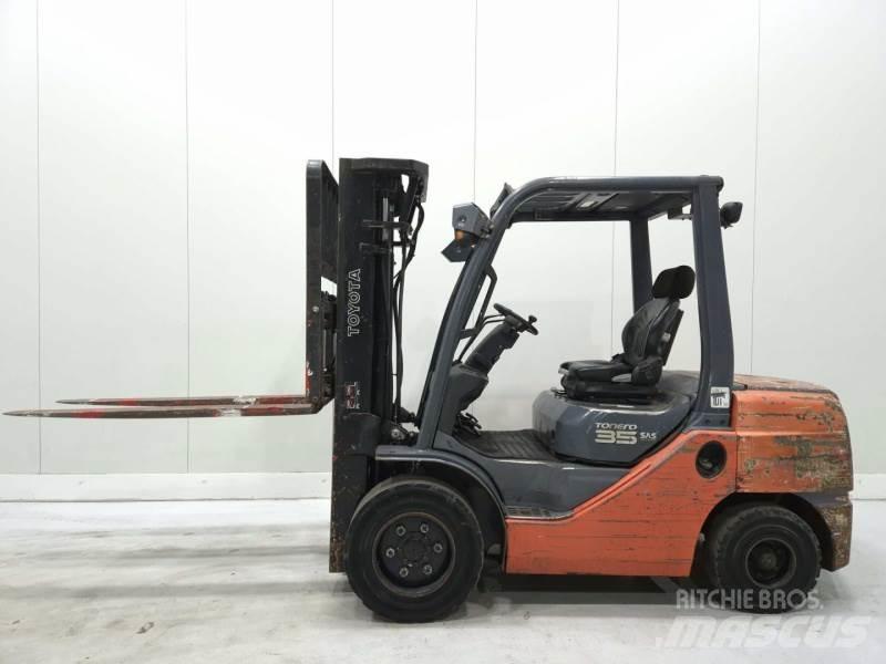 Toyota 52-8FDJF35 Дизелови камиони