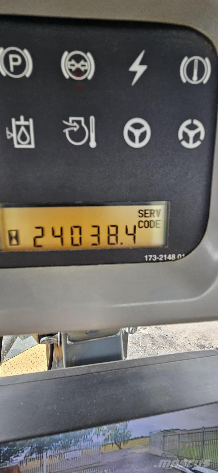 CAT 90H Колесни товарачи