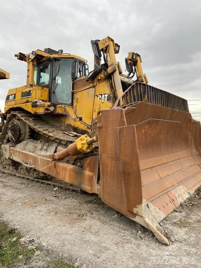 CAT D9T Верижни булдозери

