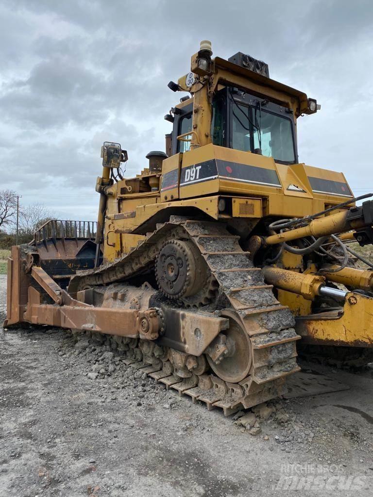 CAT D9T Верижни булдозери
